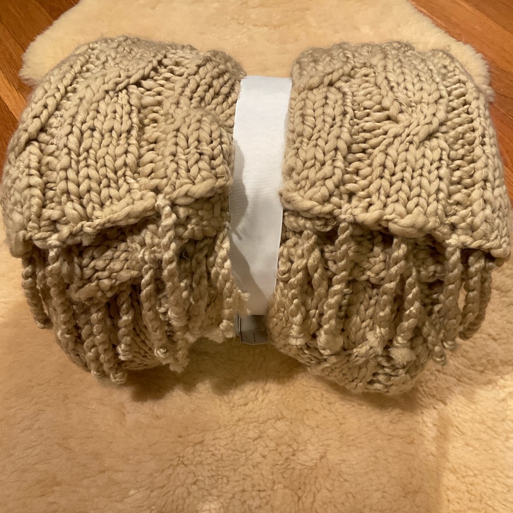 Pottery Barn tan chunky hand-knit cable throw - Picture 6 of 6